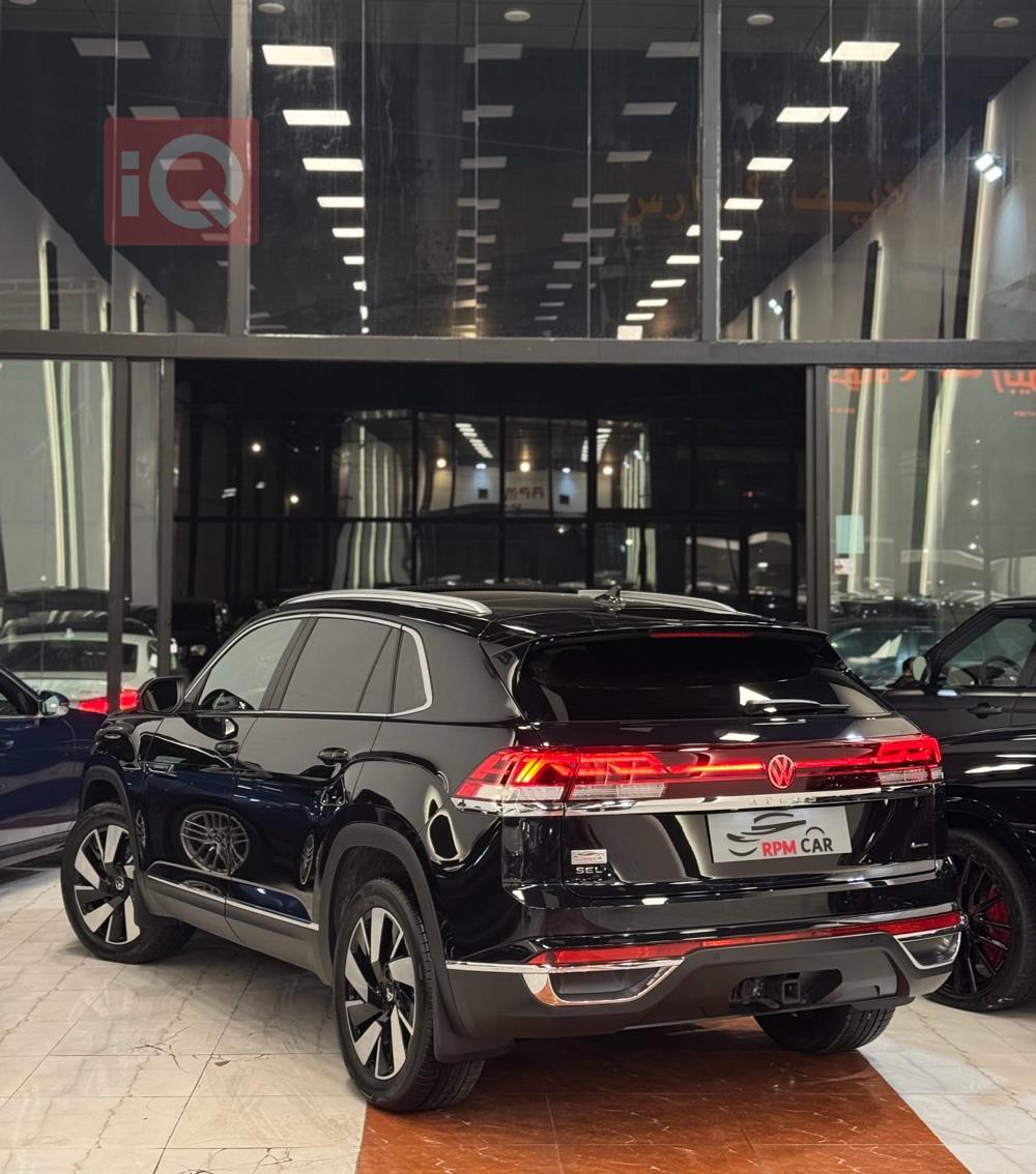 ڤۆڵکسواگن ئەتڵەس کرۆس سپۆرت